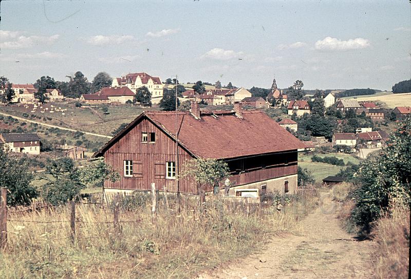 001 (6).jpg - Ortsansicht vom Weg auf den Eisenberg